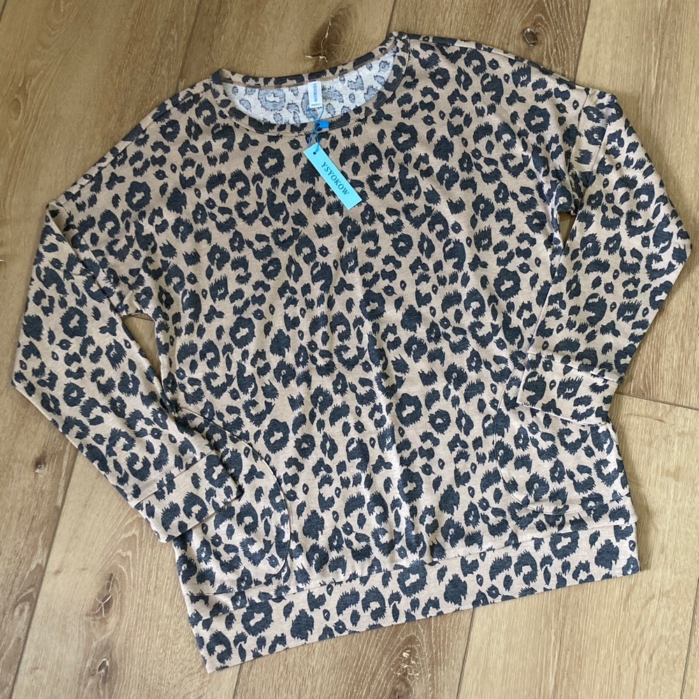 Ysyokow leopard animal print lightweight crew neck top with pockets size M new